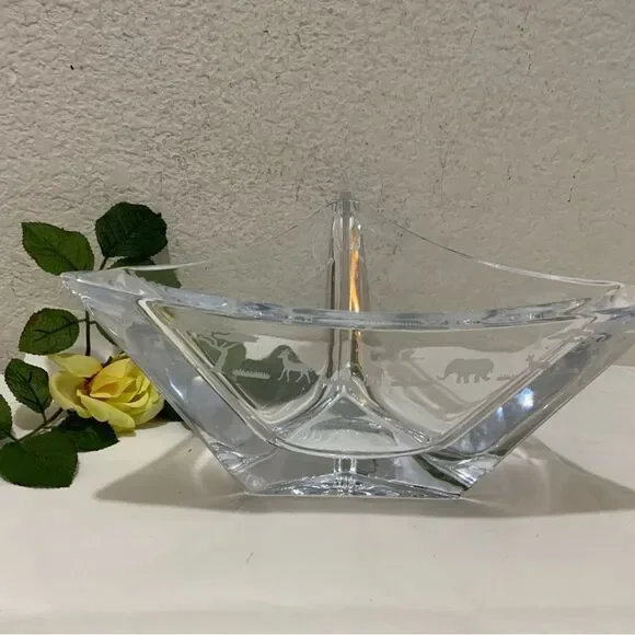 Vintage Mikasa triangular Vase Safari Animals Etched Around The topretired 8lb